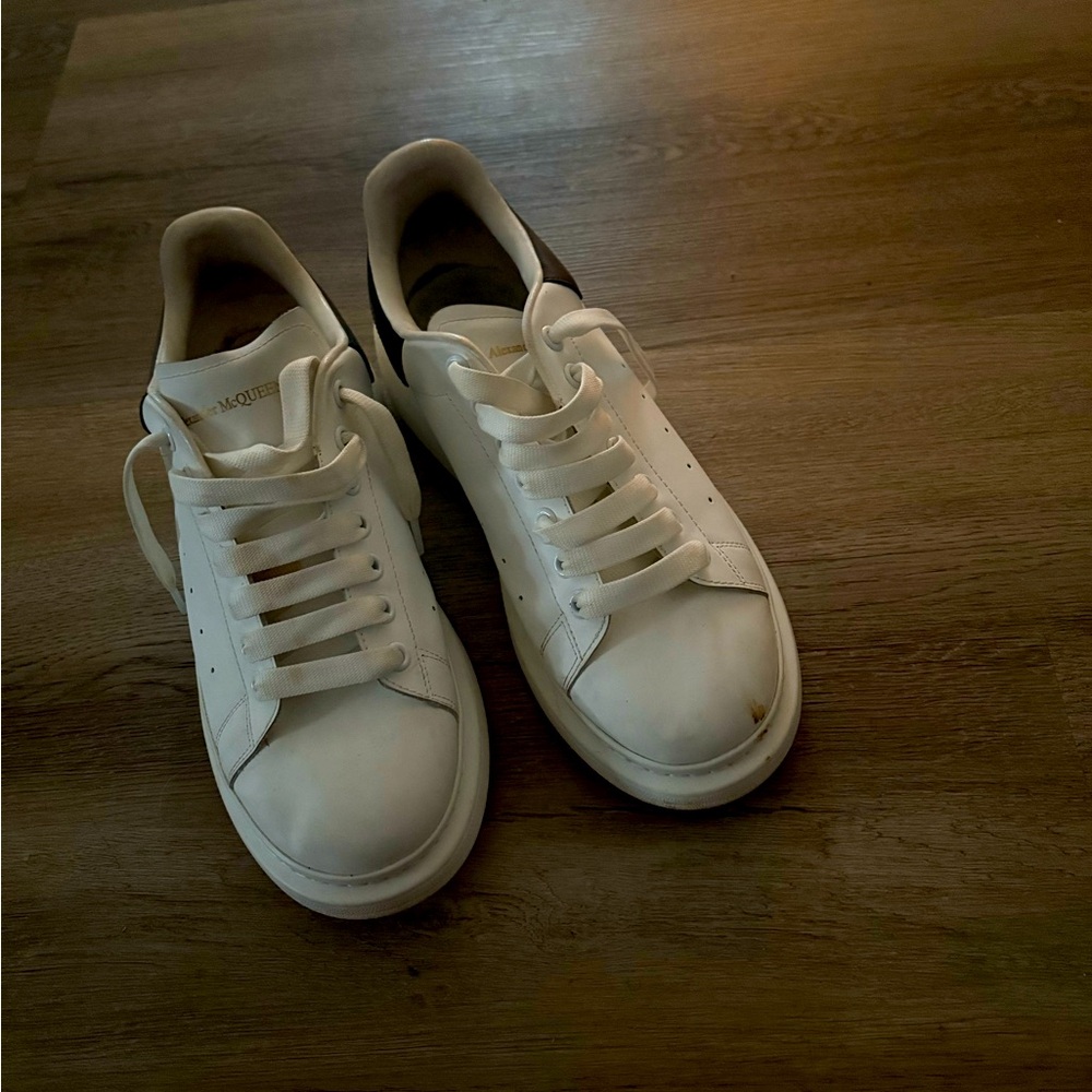 Size 11 1/2. No soul